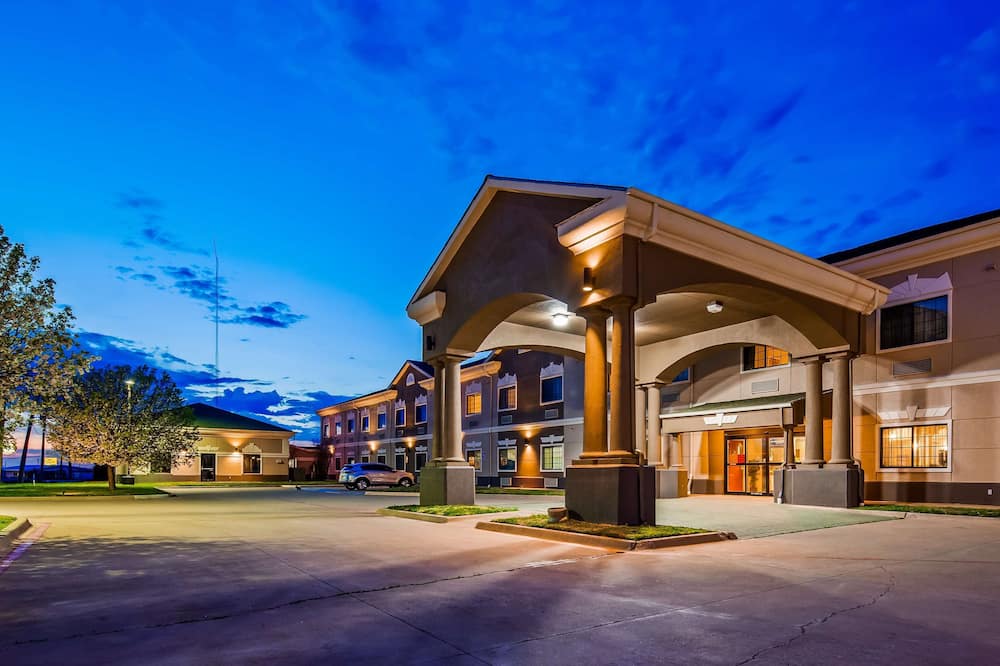 SureStay Plus Hotel by Best Western Quanah