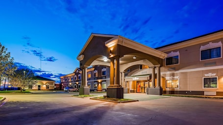 Exterior. SureStay Plus Hotel by Best Western Quanah