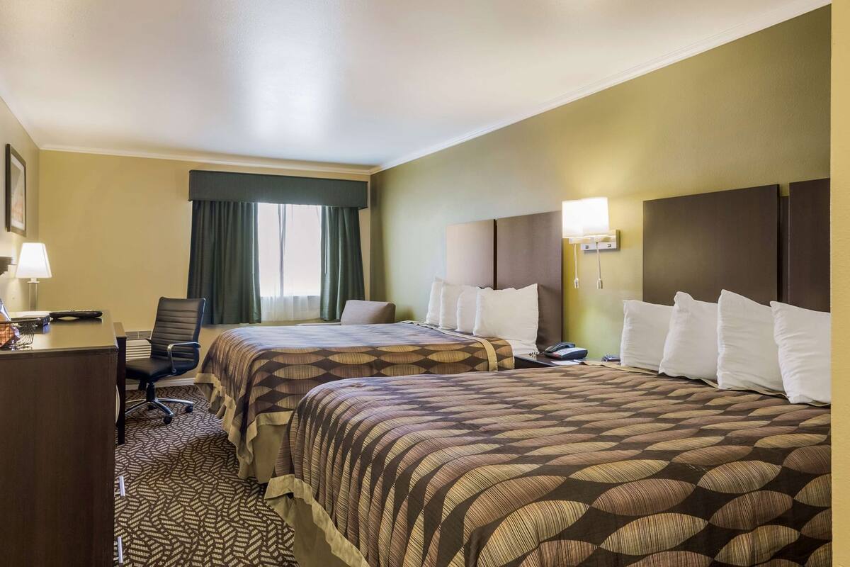 Soundproofing, iron/ironing board, WiFi, bed sheets