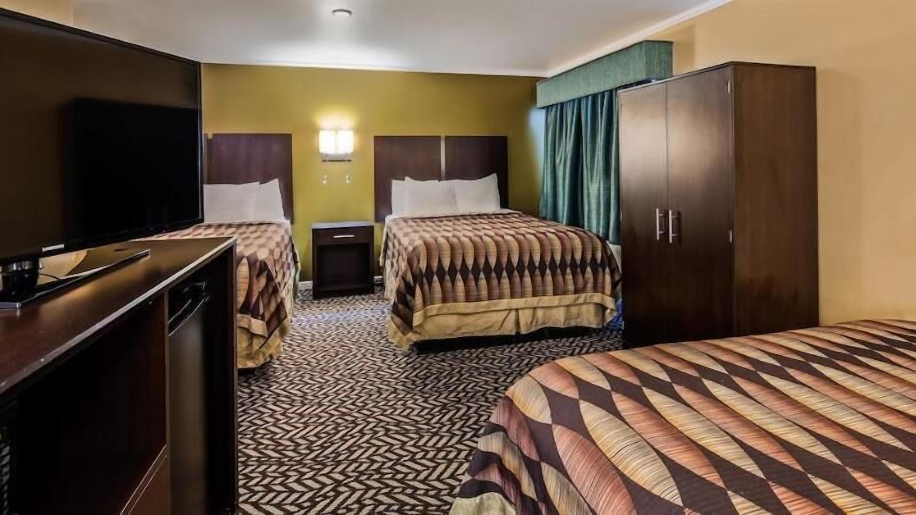 Soundproofing, iron/ironing board, WiFi, bed sheets