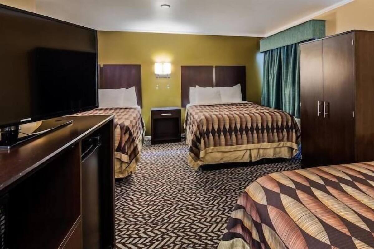 Soundproofing, iron/ironing board, WiFi, bed sheets