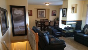 Interior entrance - Acker Vacation Homes & Suites (Kelowna)