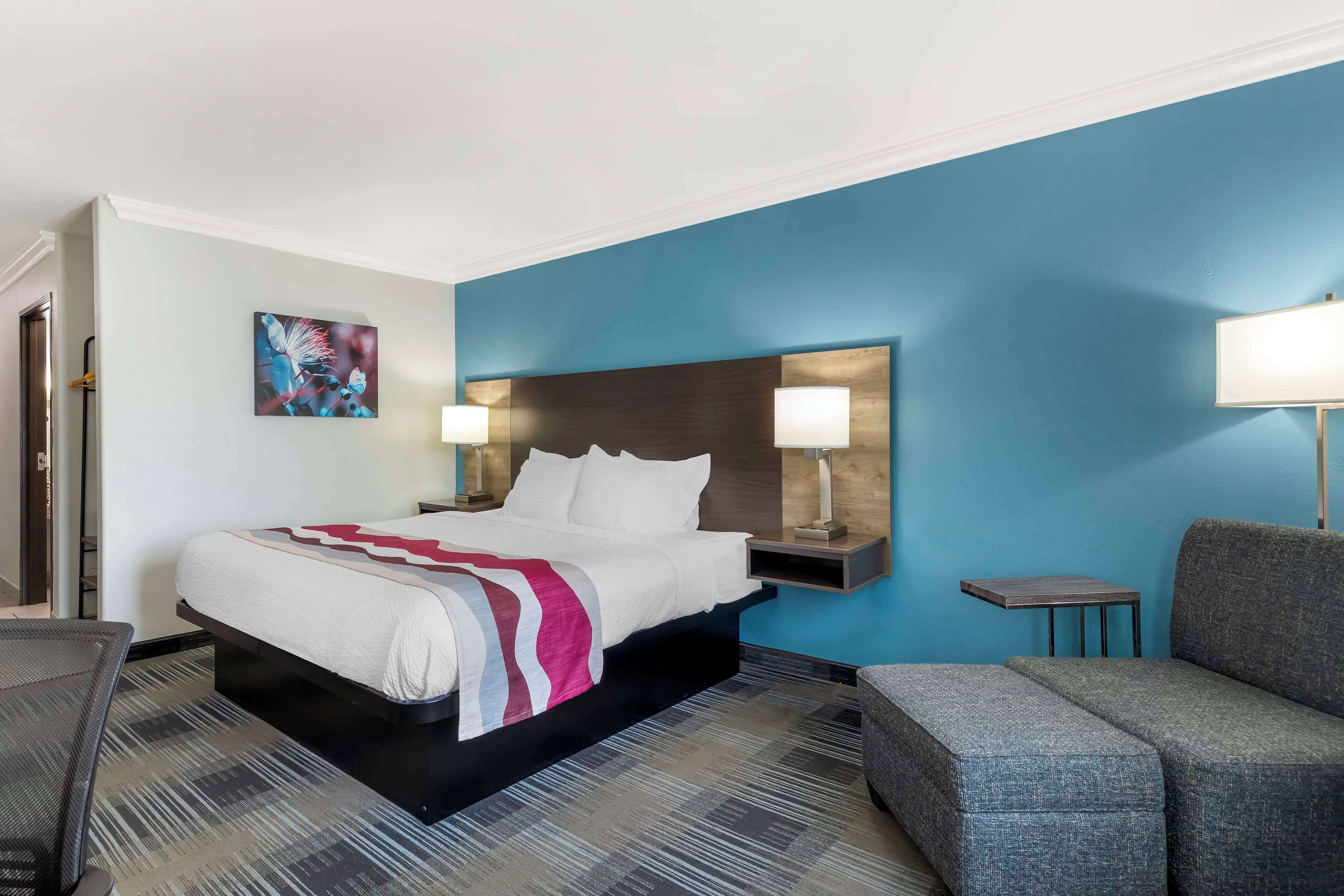 Photo - Best Western Medical Center North Inn & Suites Near Six Flags