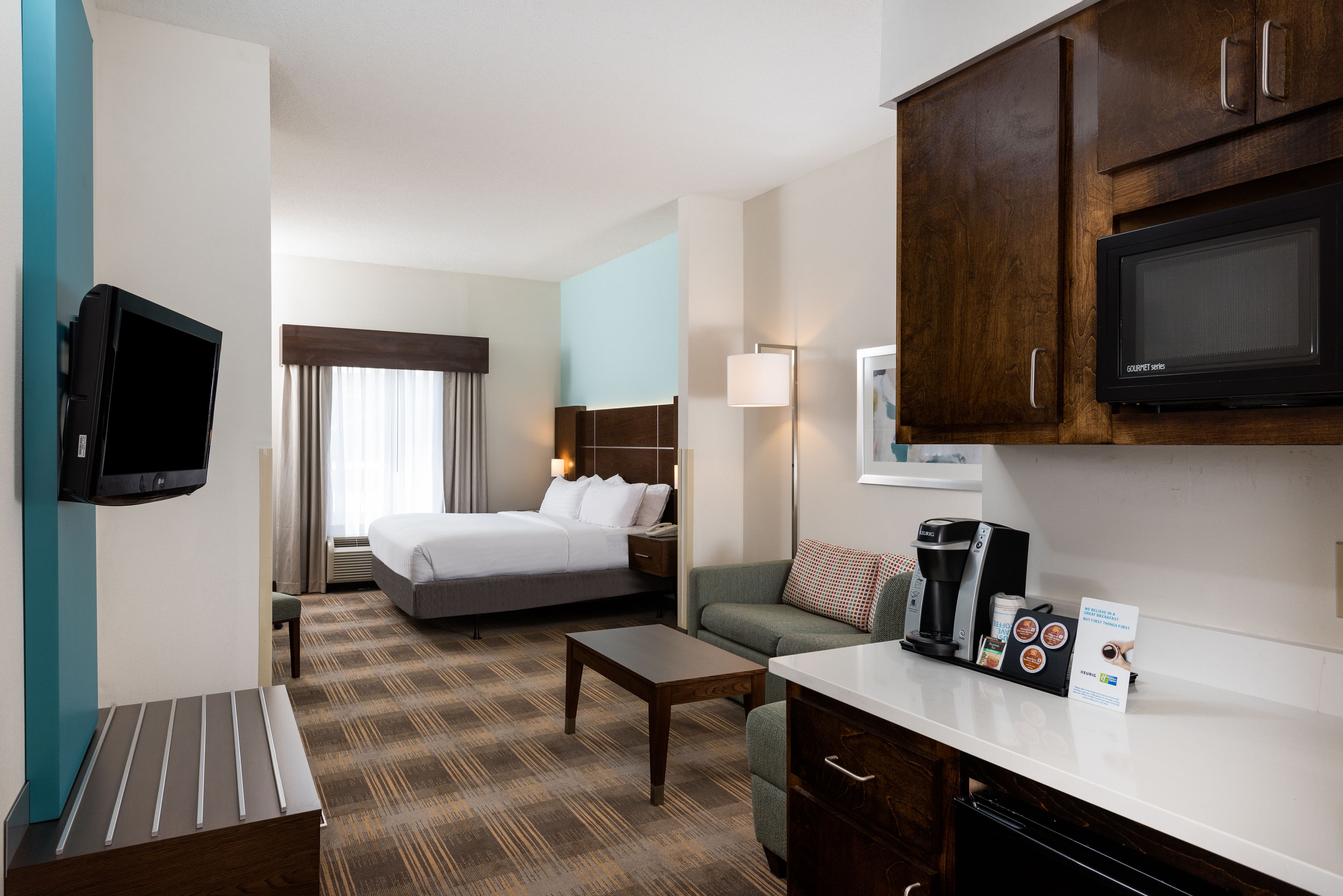 suite, 1 king bed | desk, laptop workspace, blackout curtains, iron/ironing board