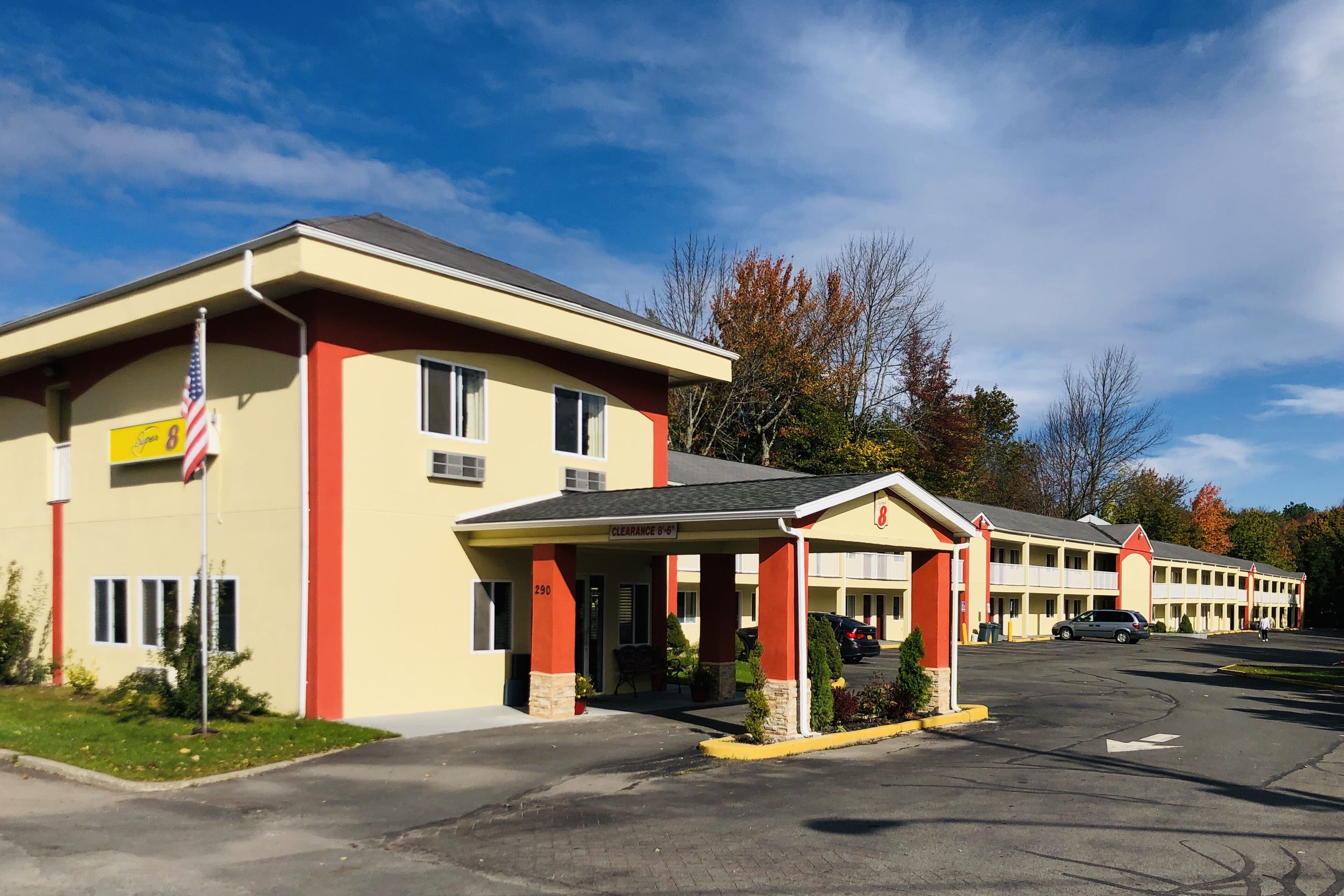 Super 8 by Wyndham Monticello in Monticello, United States