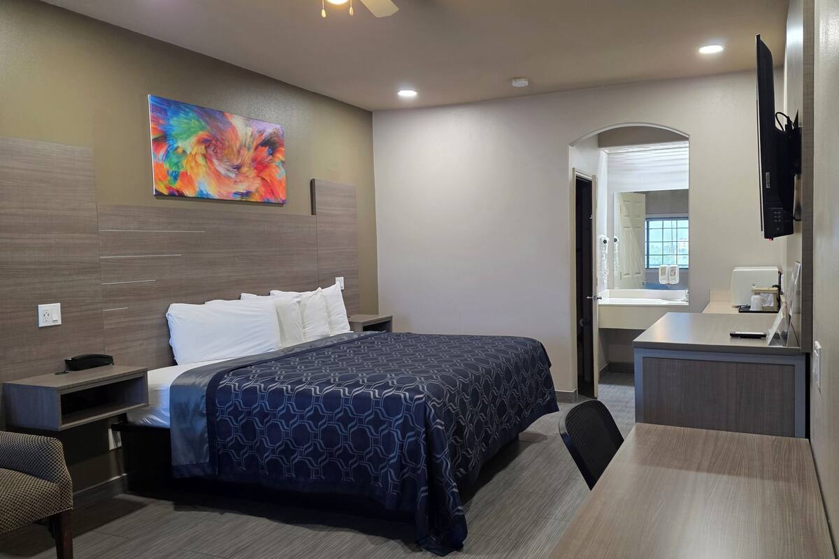 Standard Room, 1 King Bed, Non Smoking