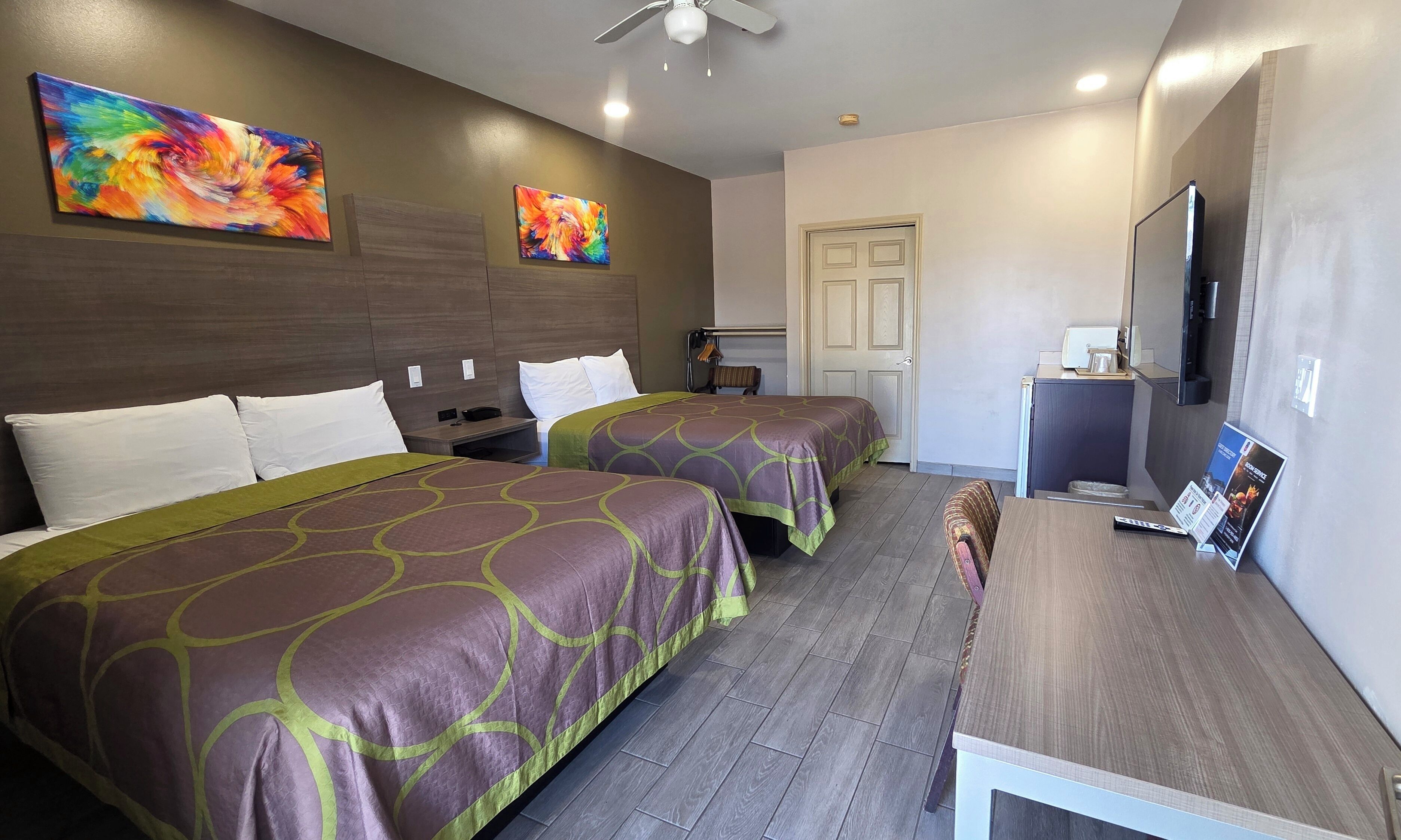 1 habitación, cortinas blackout y sistema de insonorización 