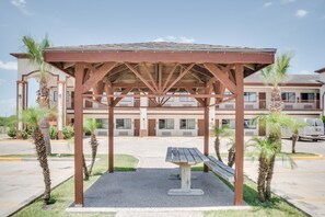 Property grounds - Lone Star Inn - San Benito Harlingen (San Benito)