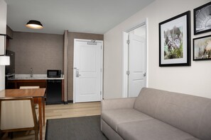 32-inch LCD TV with digital channels, TV, Netflix - Residence Inn Houston West-Energy Corridor (Houston)