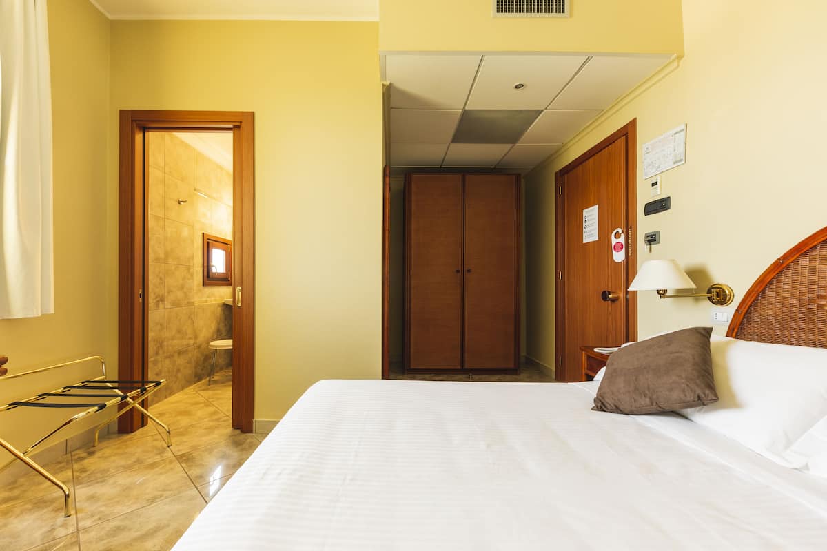 Classic Double Room, 1 Large Single Bed