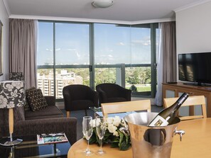 1 slaapkamer, een kluis op de kamer, een bureau, een laptopwerkplek