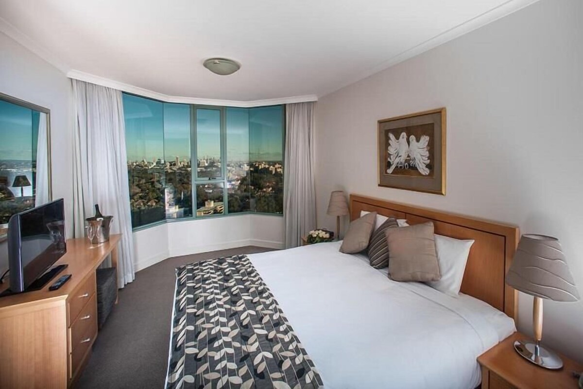 Apartment, 3 Bedrooms | 1 bedroom, in-room safe, desk, laptop workspace