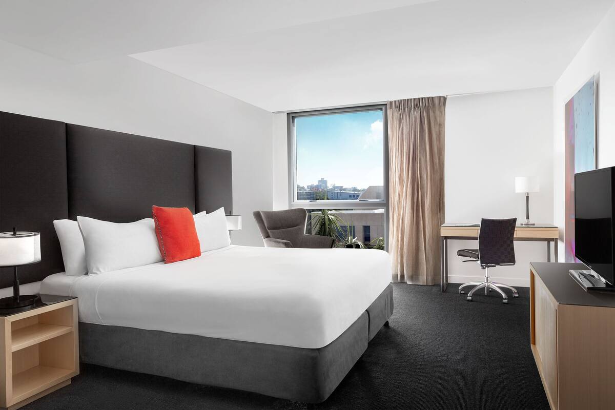 Habitació, 1 llit doble (Hotel) | Caixa forta a l'habitació, escriptori i cortines opaques