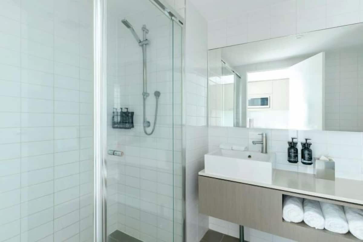 浴室 | 淋浴設備、免費梳洗用品、風筒、提供毛巾