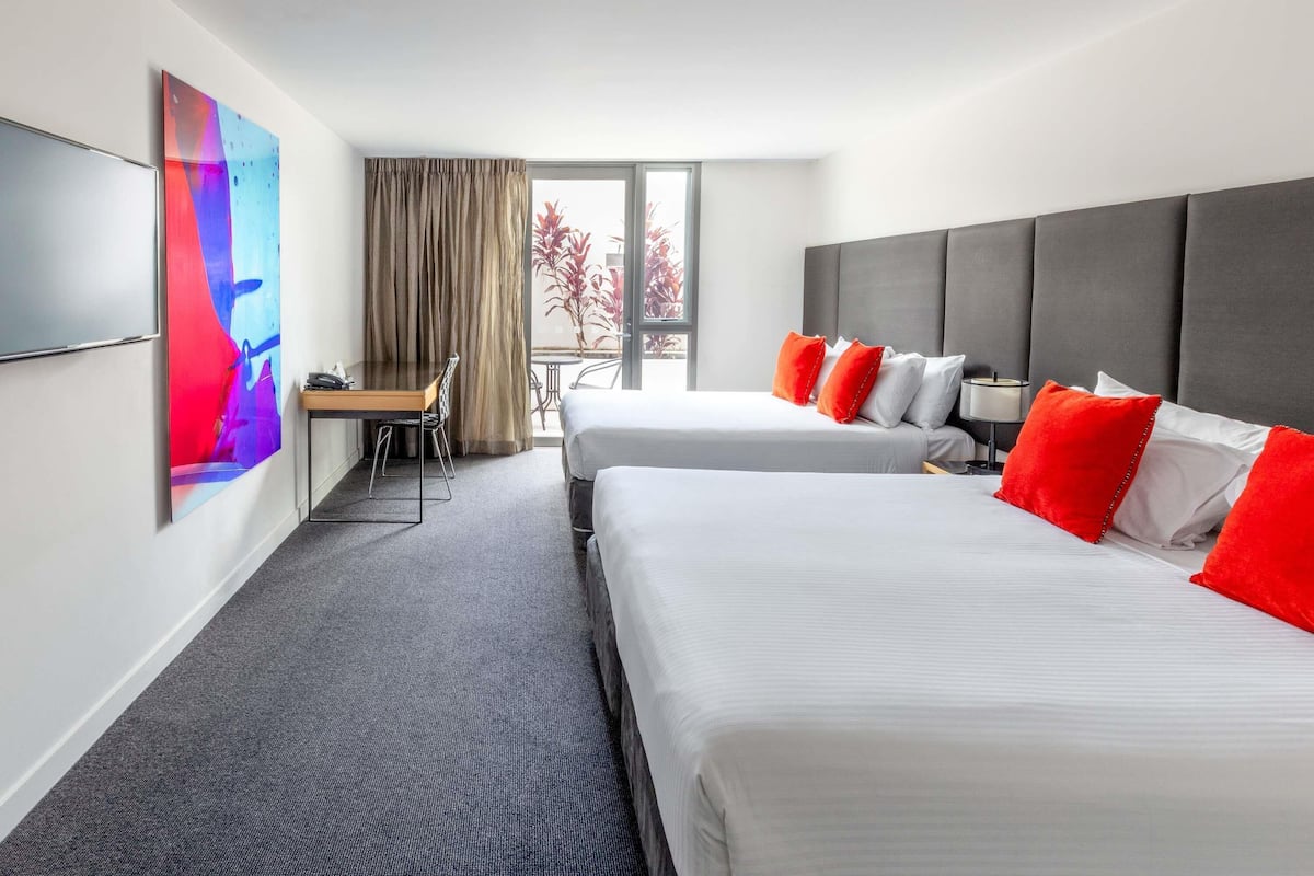 Studio, 2 Single Beds (Twin) | In-room safe, desk, blackout curtains, iron/ironing board