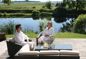 Sauna, hot tub, steam room, Turkish bath/hammam, body treatments