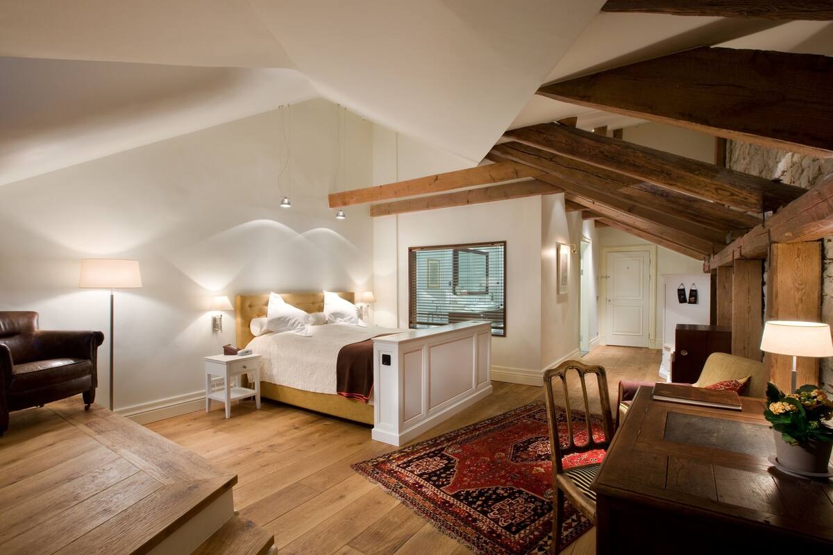 egyptian cotton sheets, premium bedding, minibar, in-room safe