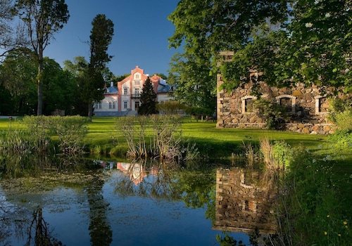 Padaste Manor