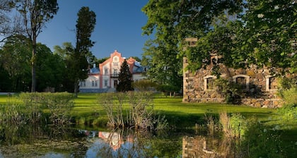 Padaste Manor