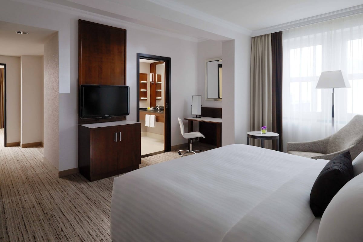 Suite, 1 Bedroom | 1 bedroom, hypo-allergenic bedding, in-room safe, desk