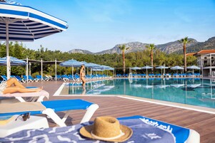 2 piscinas al aire libre, sombrillas, tumbonas