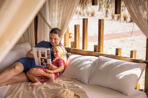 Praia particular, barracas de praia (sobretaxa), espreguiçadeiras 