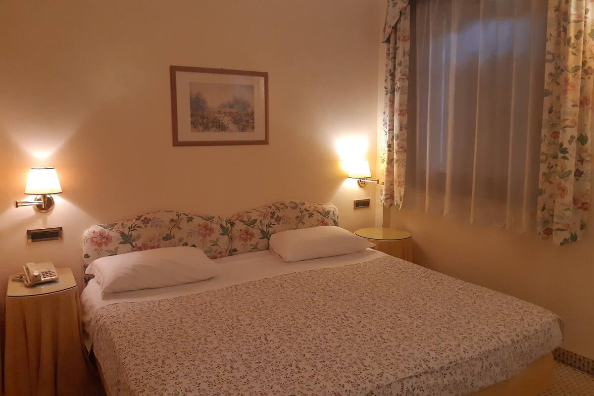Chambre Double Deluxe | Literie hypoallergénique, minibar, coffres-forts dans les chambres