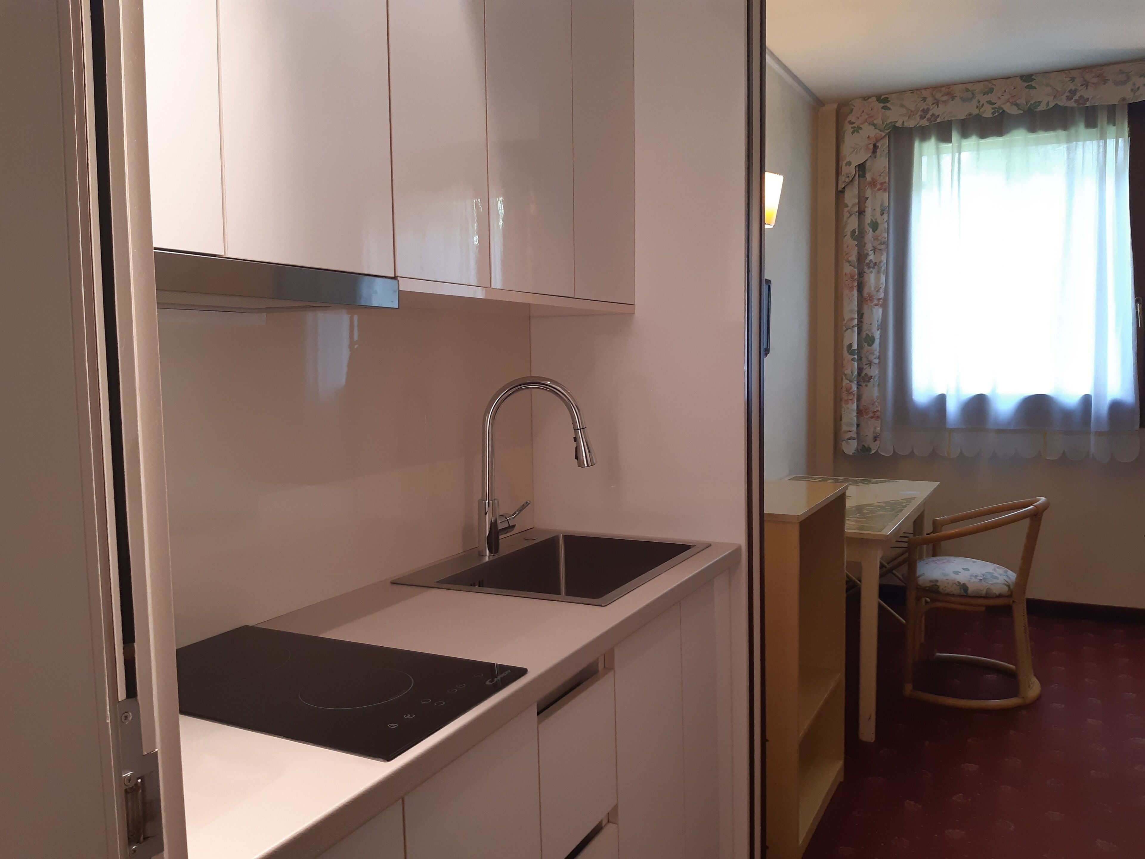 studio | private kitchen | high chair