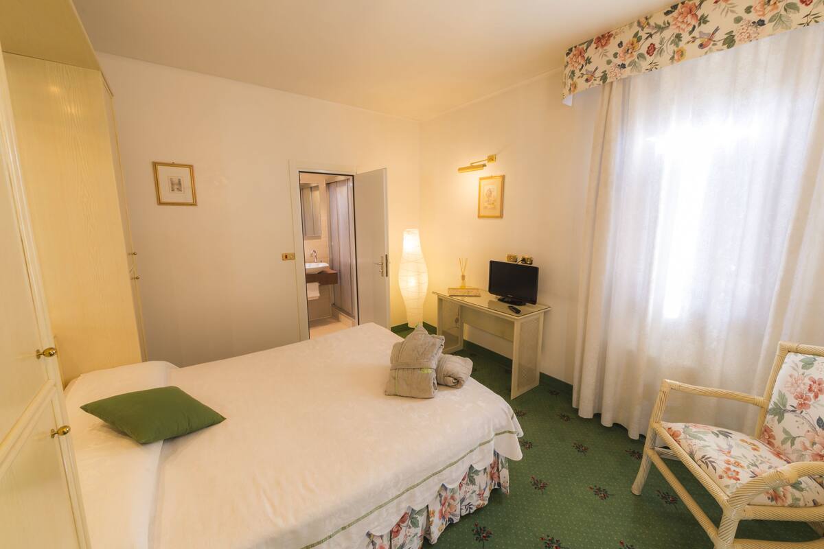 Chambre Double | Literie hypoallergénique, minibar, coffres-forts dans les chambres