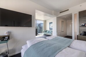 Junior Suite King Room | Hypo-allergenic bedding, minibar, in-room safe, desk - Copenhagen Island Hotel (Copenhagen)