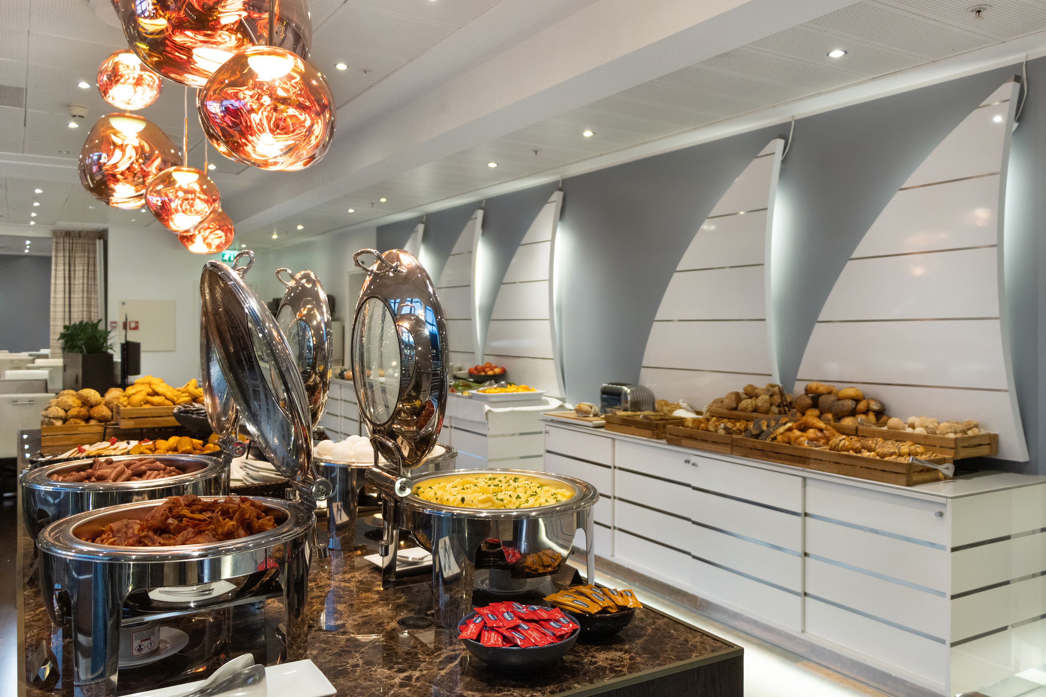 daily buffet breakfast (dkk 195 per person)