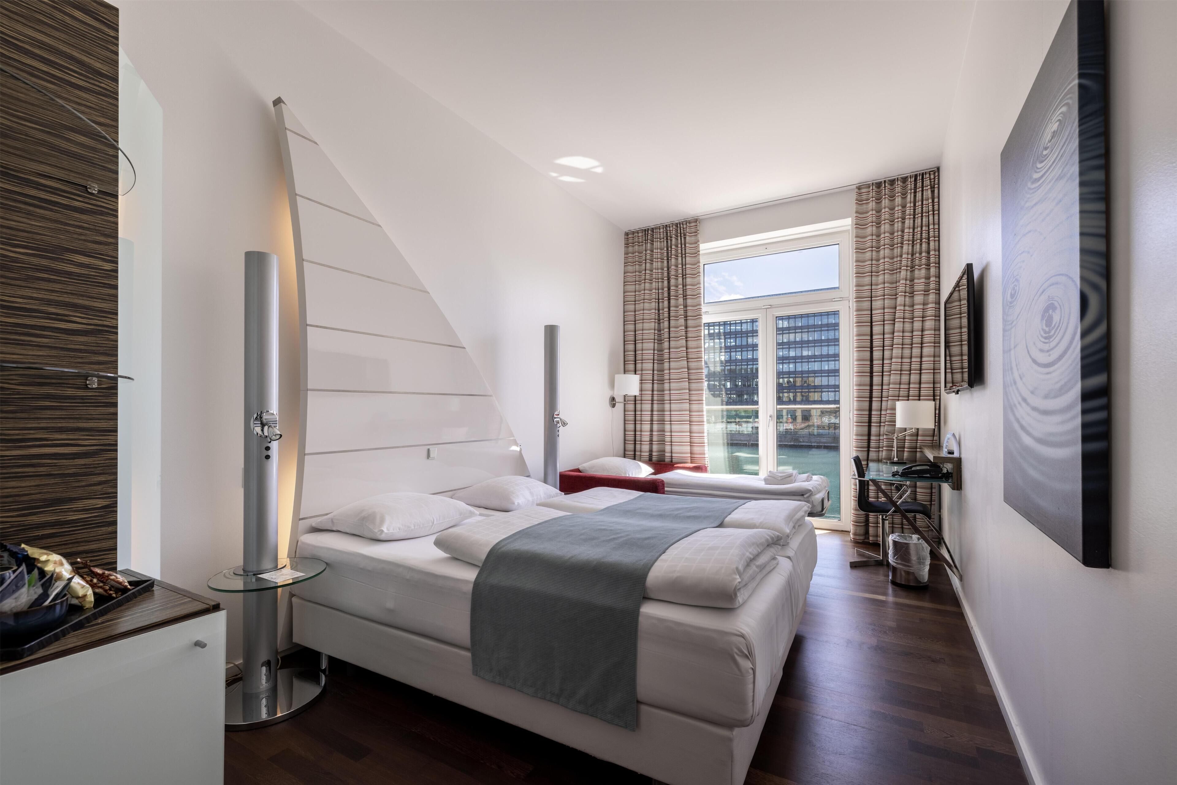 Triple room | Hypo-allergenic bedding available, minibar, in-room safe, desk