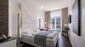 Triple room | Hypo-allergenic bedding available, minibar, in-room safe, desk