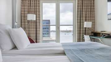 Superior double room with a double bed or twin beds, Harbor view | 2 bedrooms, hypo-allergenic bedding, minibar, in-room safe