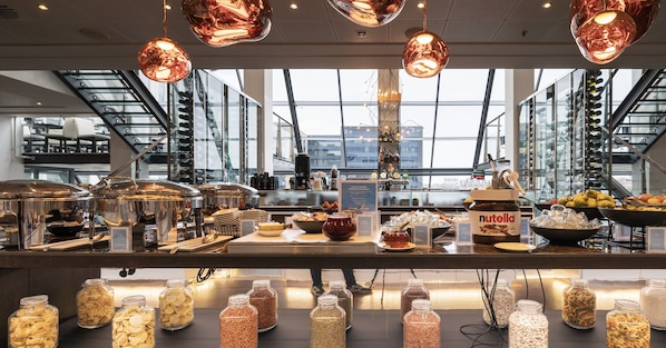 Desayuno buffet todos los días (con cargo) 