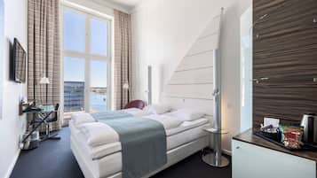 Dobbeltrom – superior, havneutsikt | Allergitestet sengetøy, minibar, safe på rommet og skrivebord