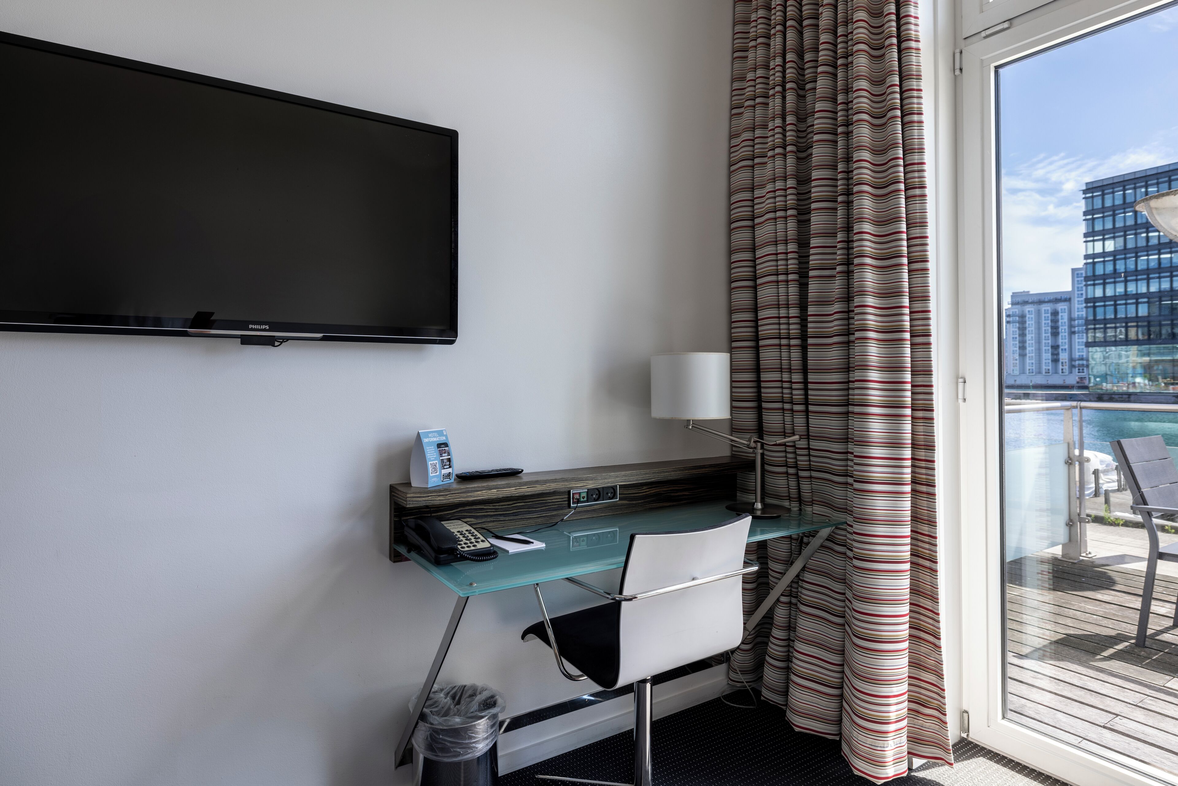 executive double room with a double bed or twin beds | 2 bedrooms, hypo-allergenic bedding, minibar, in-room safe