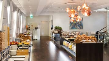 Dagelijks ontbijtbuffet (DKK 195 per persoon)