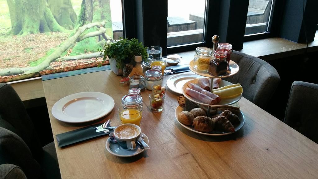 daily continental breakfast (eur 13 per person)