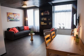 Familienzimmer | Wohnbereich | LCD-Fernseher