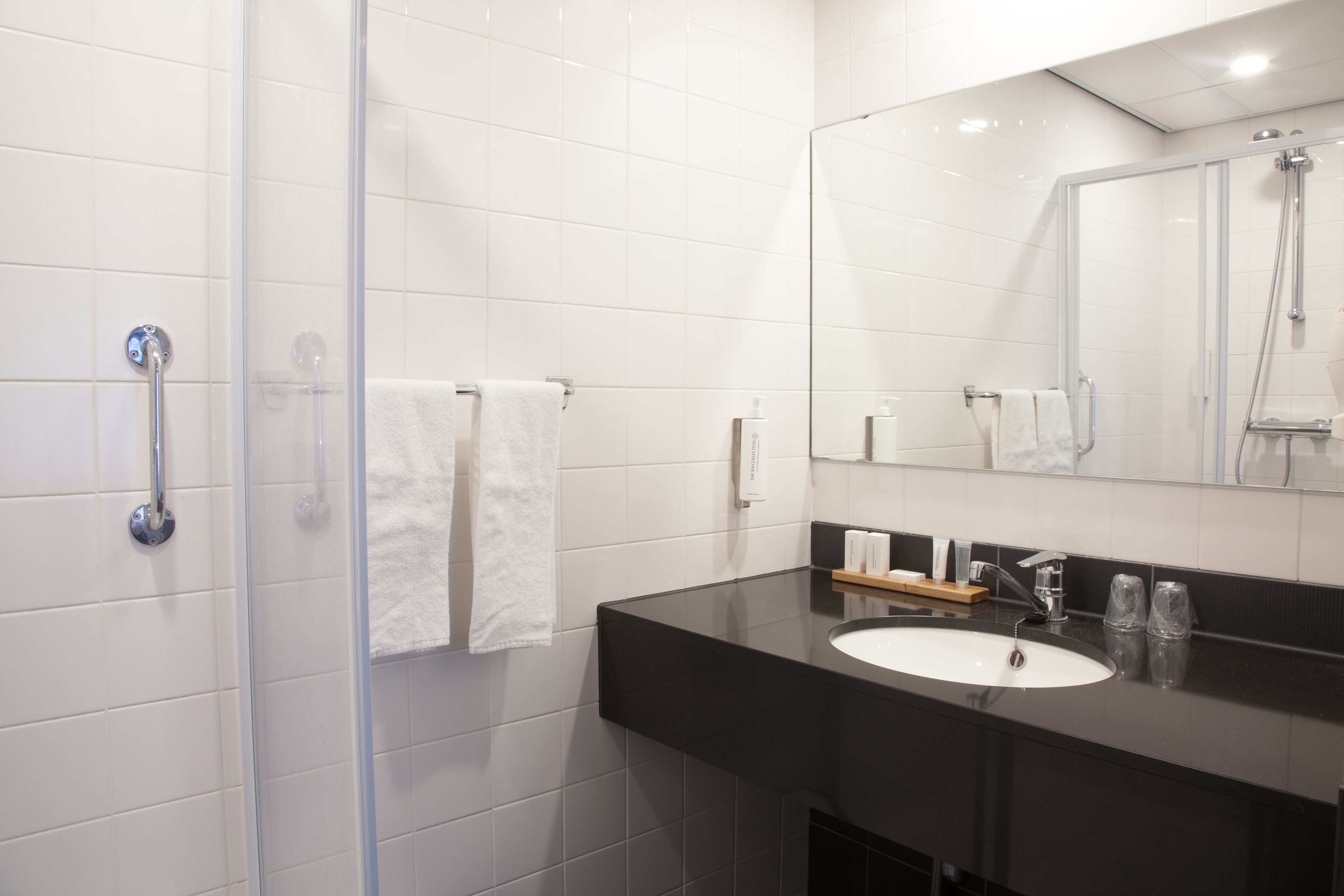 family room | bathroom | free toiletries, hair dryer, towels, soap