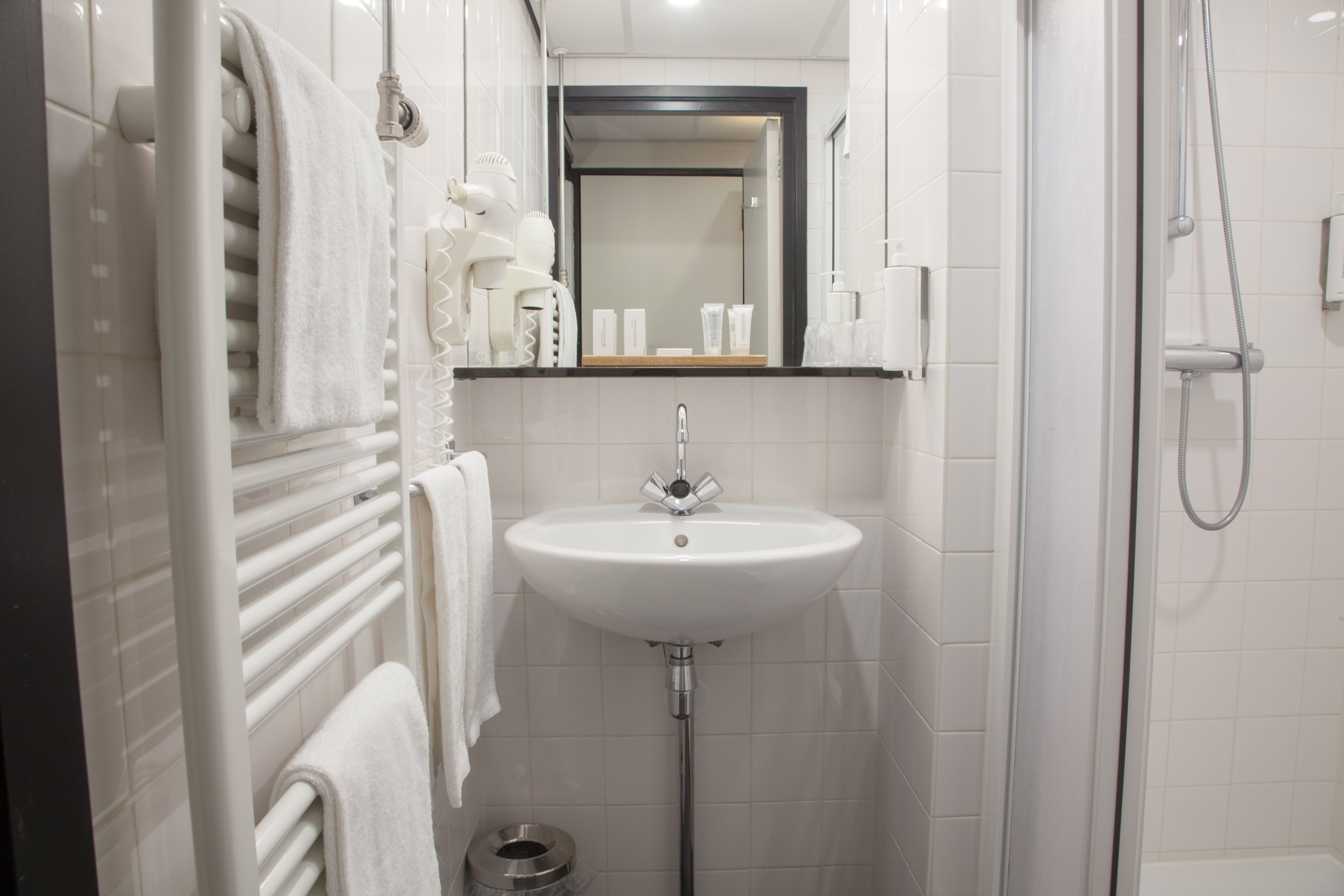 standard room | bathroom | free toiletries, hair dryer, towels, soap
