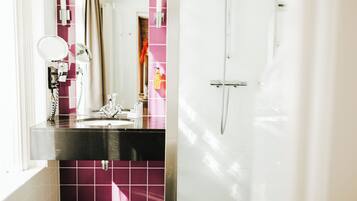 Designer-hygieniatuotteet, hiustenkuivaaja, pyyhkeet, saippua