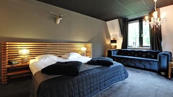 Deluxe Room, 2 Twin Beds | Soundproofing, free WiFi, bed sheets