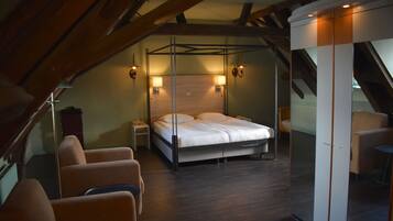 Luxury Double Room | Desk, iron/ironing board, cots/infant beds, rollaway beds