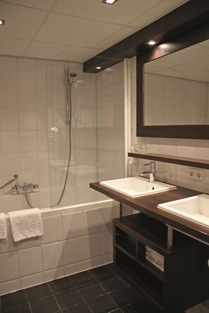 Ympäristöystävälliset hygieniatuotteet, hiustenkuivaaja, pyyhkeet