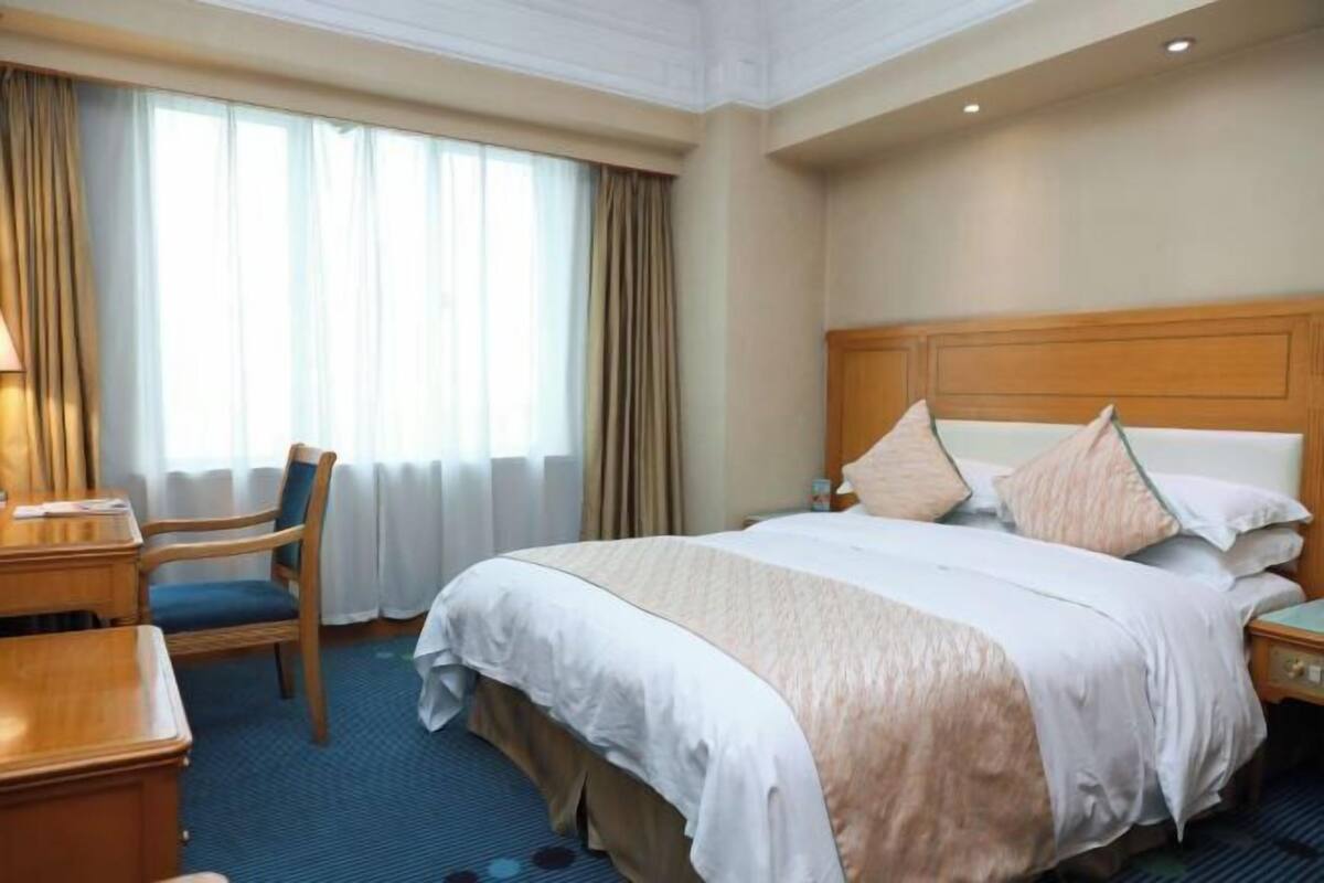 Minibar y caja de seguridad en la habitación