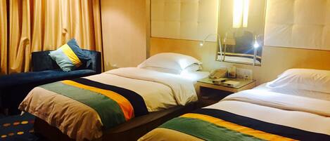 Minibar, Zimmersafe, Bügeleisen/Bügelbrett, Zustellbetten