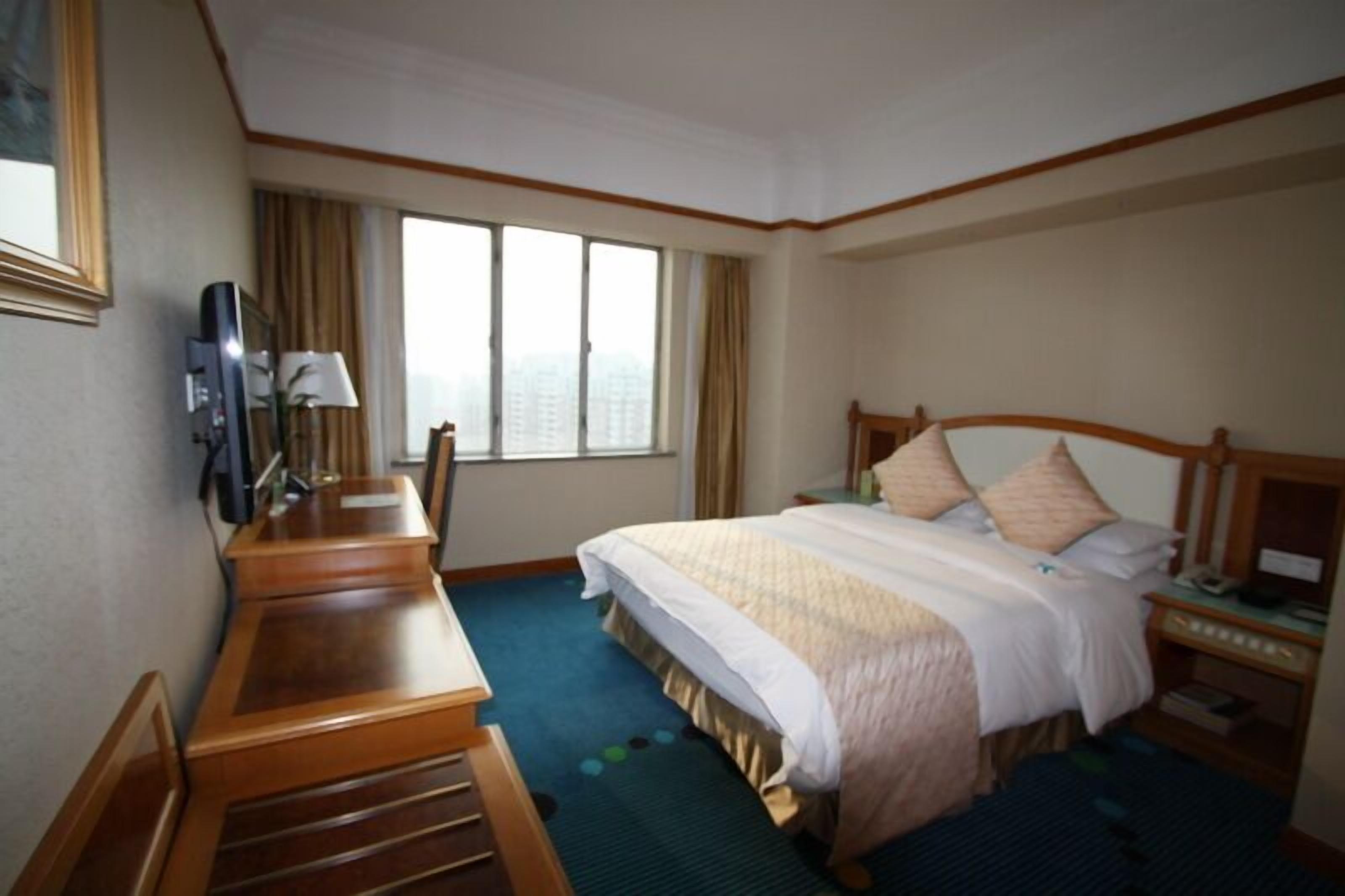 Minibar, in-room safe, iron/ironing board, rollaway beds