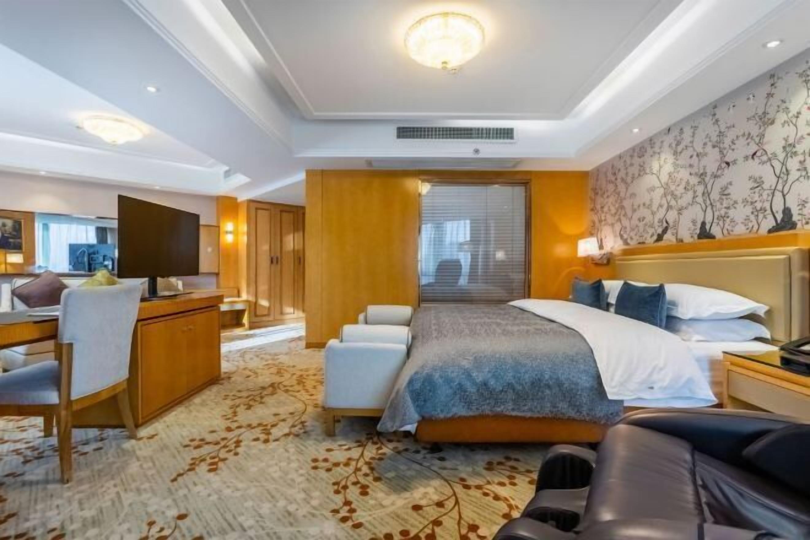 Minibar y caja de seguridad en la habitación 